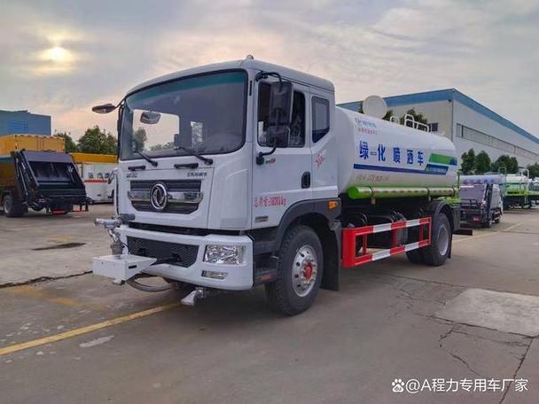 在城市建设与环境保护领域,各类专用车辆发挥着重要作用